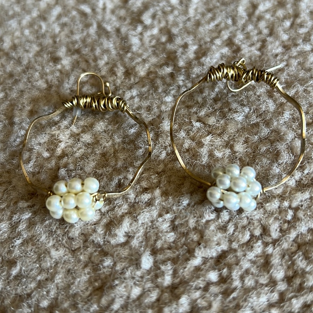Gold wire and pearl accent earrings
